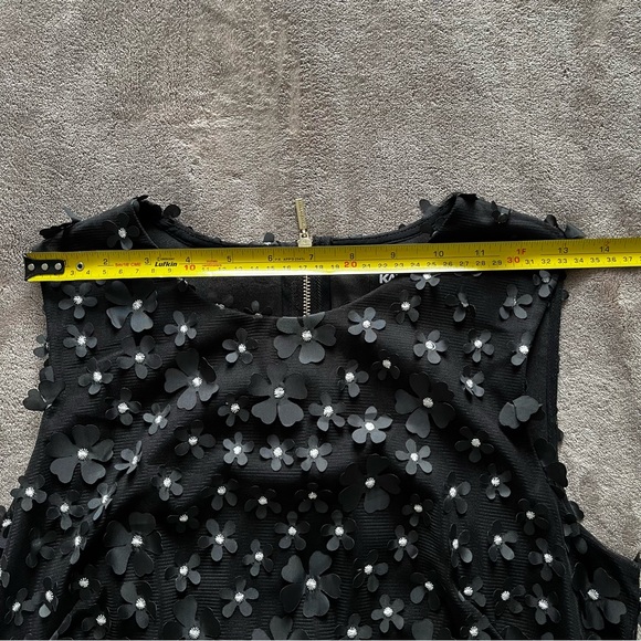 KARL LAGERFELD Paris Women’s Lace 3D Flower Appliques Sleeveless Shift Dress 🖤 - Picture 12 of 17